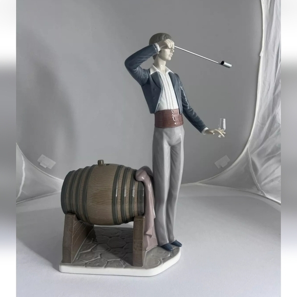 Lladro Wine Tester Venenciador Retired 2002 - Picture 1 of 11